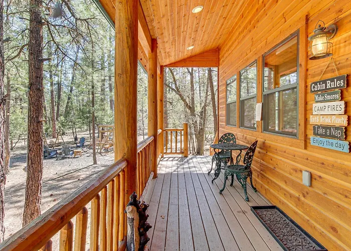 Rustic Lakeside On 3 Acres W/ Nature Views! *