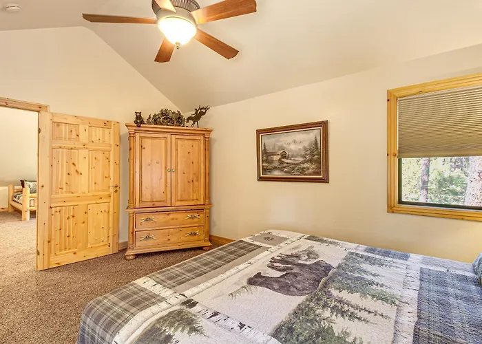 Rustic Lakeside On 3 Acres W/ Nature Views! Holiday home *
