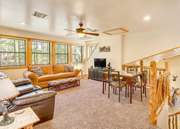 Rustic Lakeside On 3 Acres W/ Nature Views! Holiday home